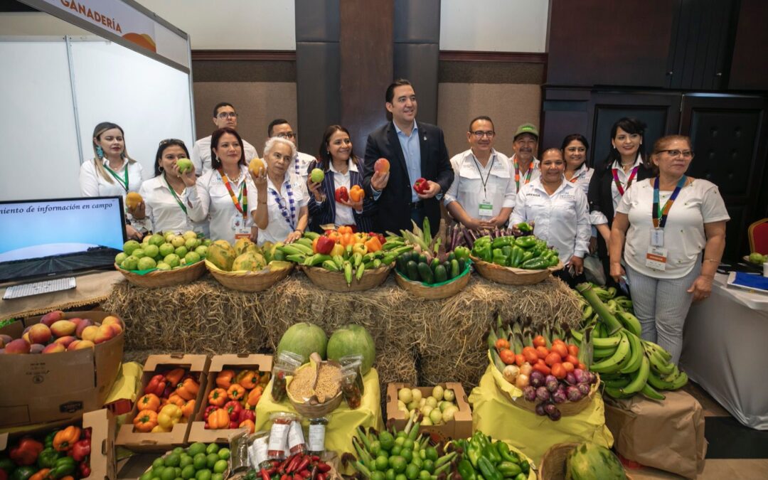 Secretario privado Héctor Zelaya asistió a Feria Agromercados dónde ratificó el compromiso de la Presidenta hacia los productores