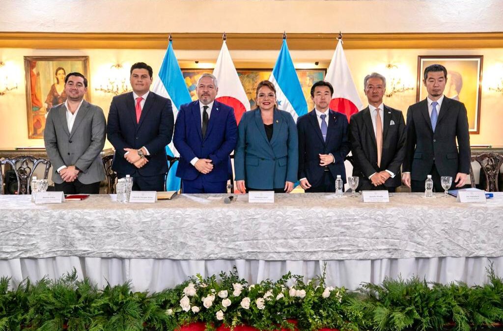 Mandataria Xiomara Castro asiste como testigo de honor a la firma de acuerdos de cooperación entre Honduras y Japón 
