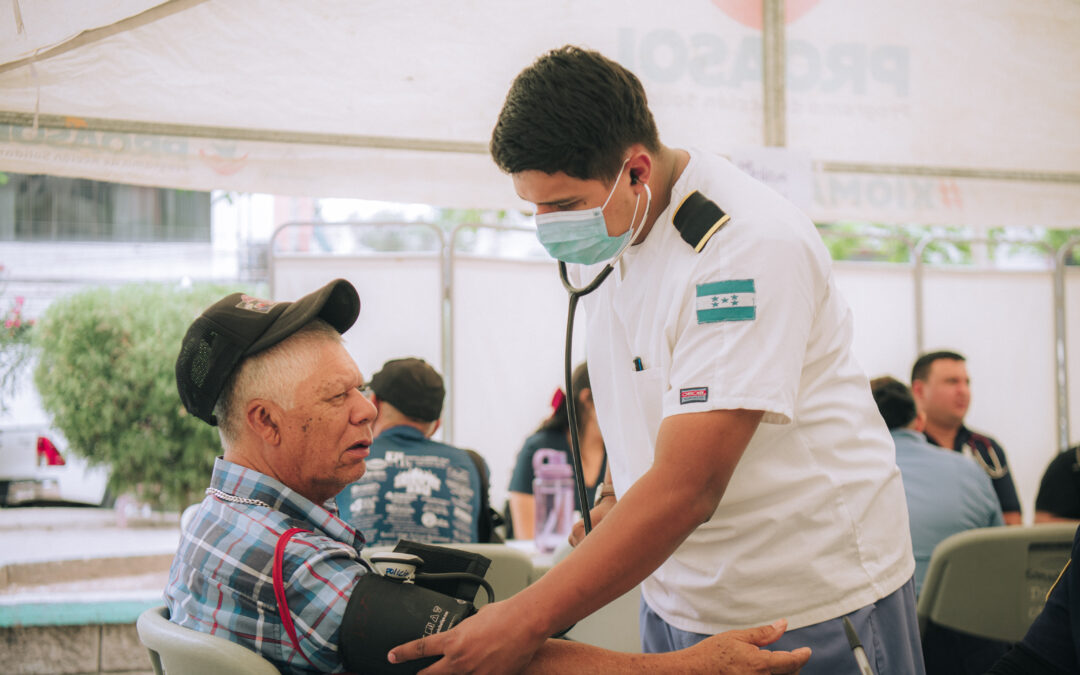 El Gobierno Solidario a través de la SEDESOL, desarrolla Brigada Médica en atención a la salud integral de 200 personas adultas mayores