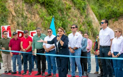 Xiomara Castro entrega otra carretera de concreto hidráulico en la zona noroccidental