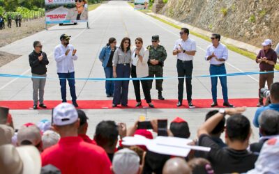 Xiomara Castro inaugura carretera que une El Paraíso con Olancho, tercer proyecto en menos de dos semanas.