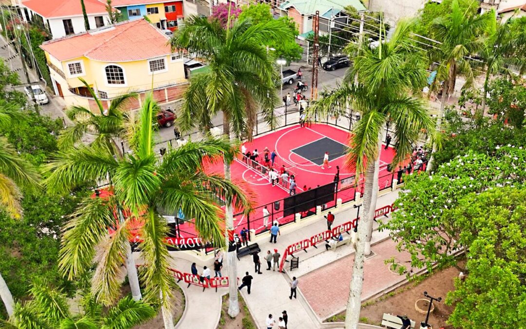 La Presidenta Xiomara Castro inaugura la cancha 75 y la restauración completa del parque La Leona