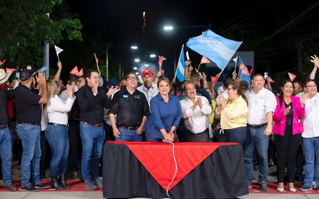 La Presidenta Xiomara Castro inaugura pavimentación de tramos y proyectos de electrificación en tres municipios de Olancho