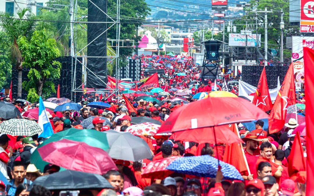 Xiomara Castro y Rixi Moncada lideran movilización del pueblo en resistencia