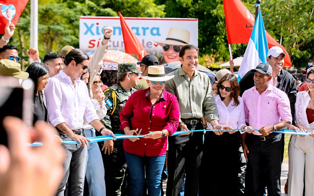 La presidenta Xiomara Castro inaugura carretera pavimentada Talanga-Cantarranas