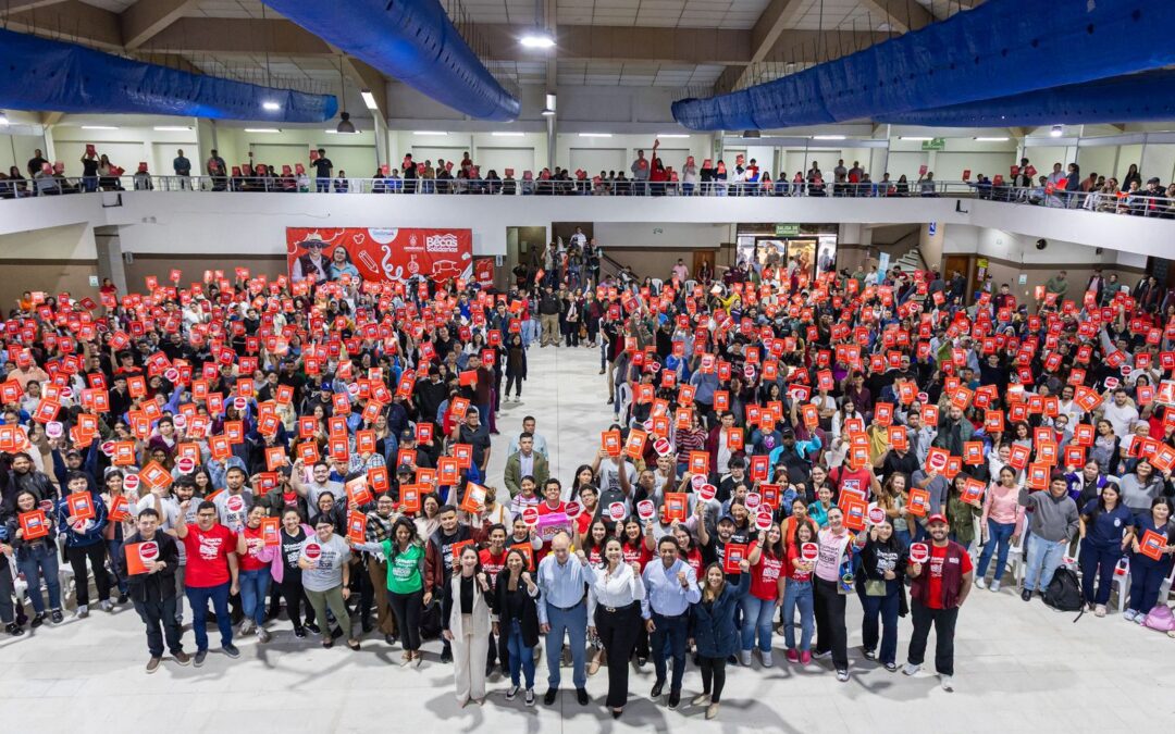 El Gobierno de la República entrega 1,300 Becas Solidarias a universitarios de San Pedro Sula