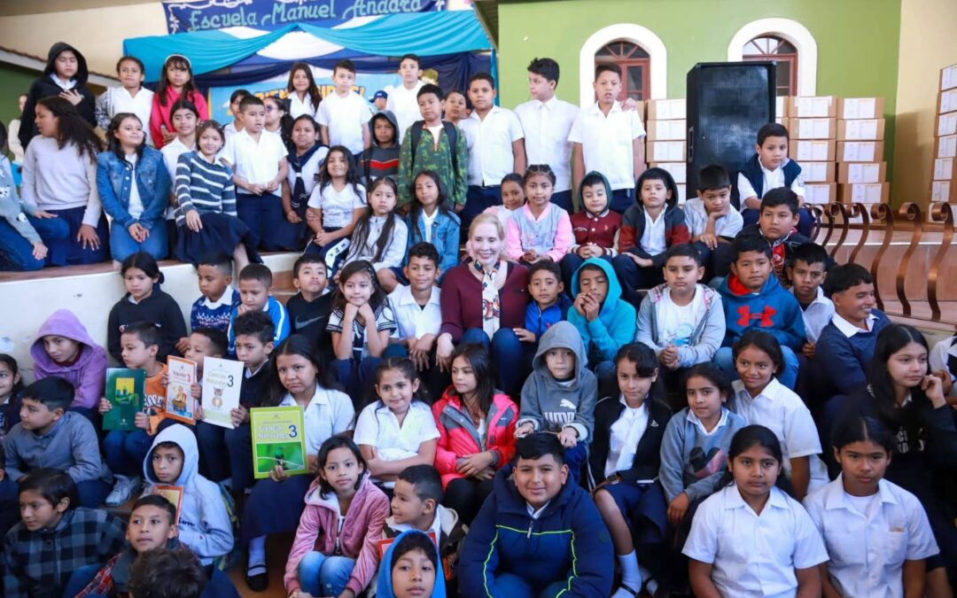 Continúa la entrega de textos educativos a nivel nacional