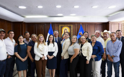 Gobierno y autoridades locales organizan estrategias para fortalecer programas sociales en la zona sur del país