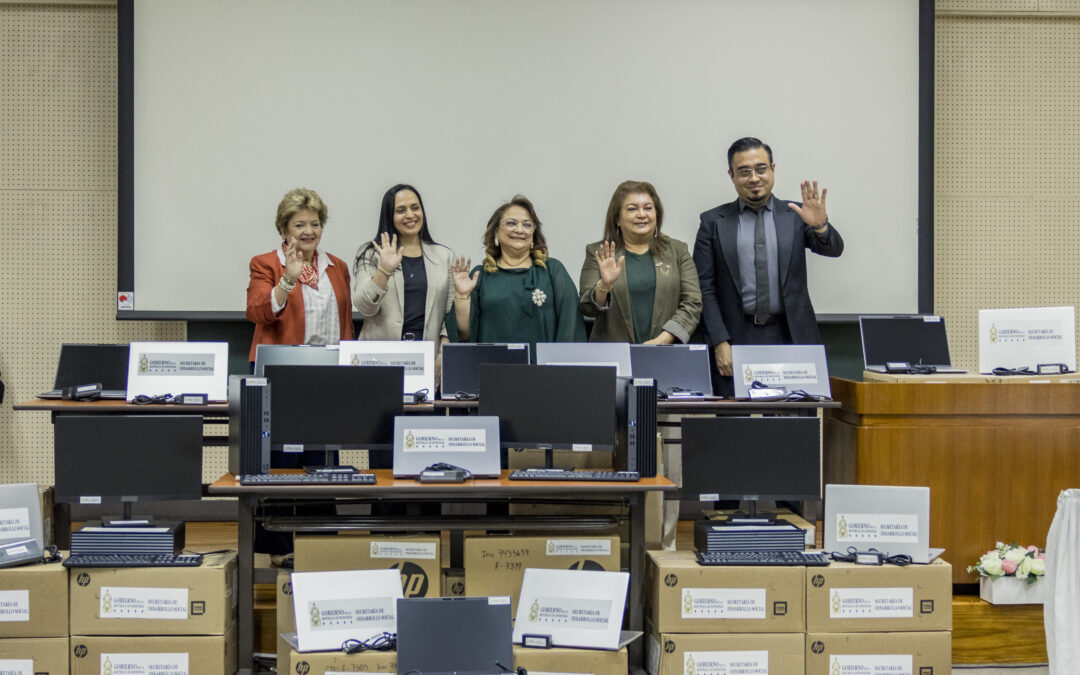 Secretaría de Desarrollo Social entrega equipo tecnológico a laSecretaría de Educación